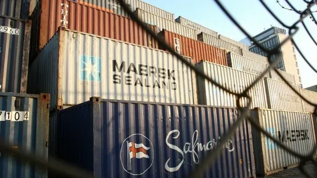 importaciones-exportaciones-comercio-contenedores-puerto-aduana-petunchijpg