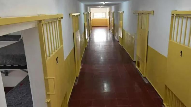 policia-detenido-carcel-villa-maria