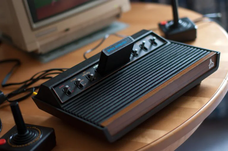 vintage-atari-video-game-system-2600-162192476-5a31e03b842b170037ac1248