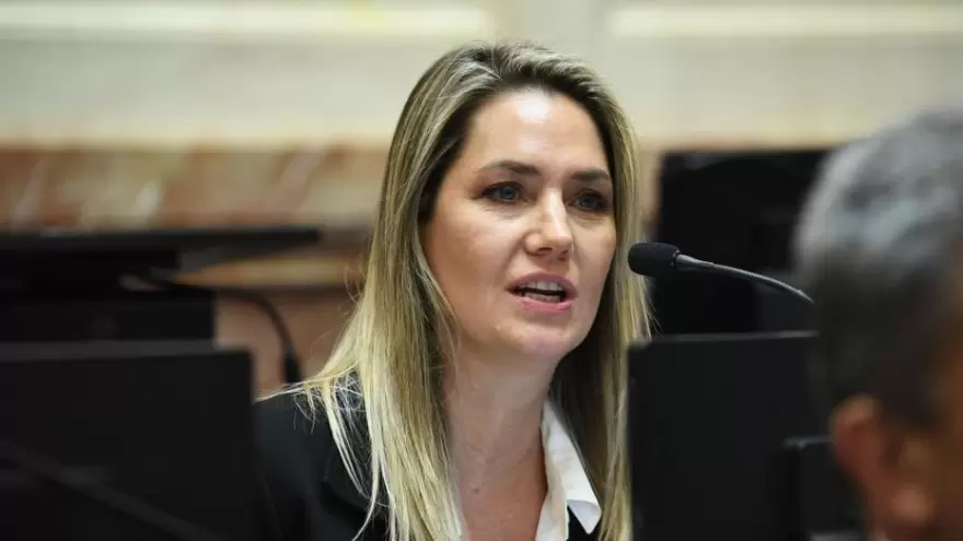 6594C021-6A41-4BB4-8C63-770A75C95EBF