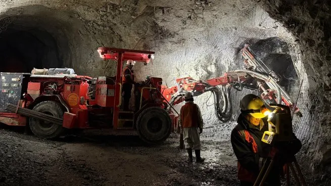 mineria-subterranea-proveedores-trabajadores
